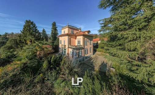 Castle for Sale in Lesa, Italy