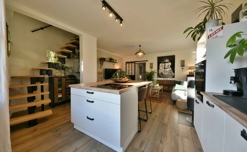 Sale Of Château Uzes, 295m² 11 Rooms €1,700,000 With Terrace