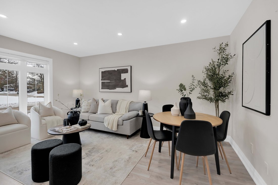 House in Aurora, Ontario, Canada 2 - 16892112