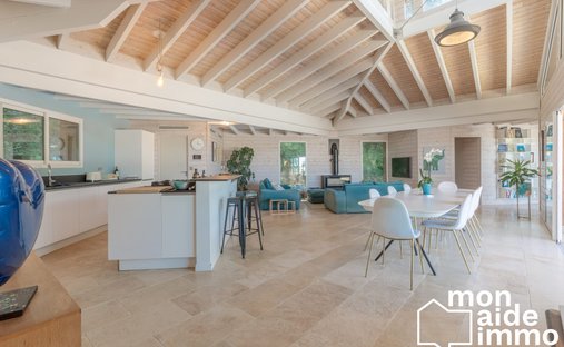 Castle for Sale in Bouliac, Nouvelle-Aquitaine, France