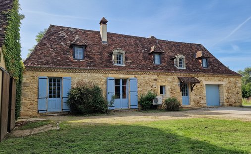 Estate in Les Eyzies-de-Tayac-Sireuil, Les Eyzies, France 1