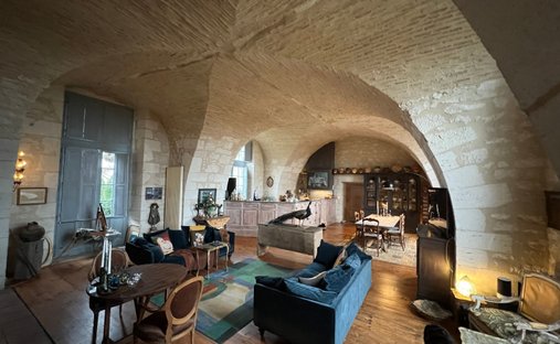 16th C Castle With Outbuildings, Perfectly Renovated