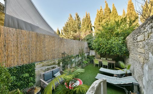 Sale Of Château Uzes, 295m² 11 Rooms €1,700,000 With Terrace