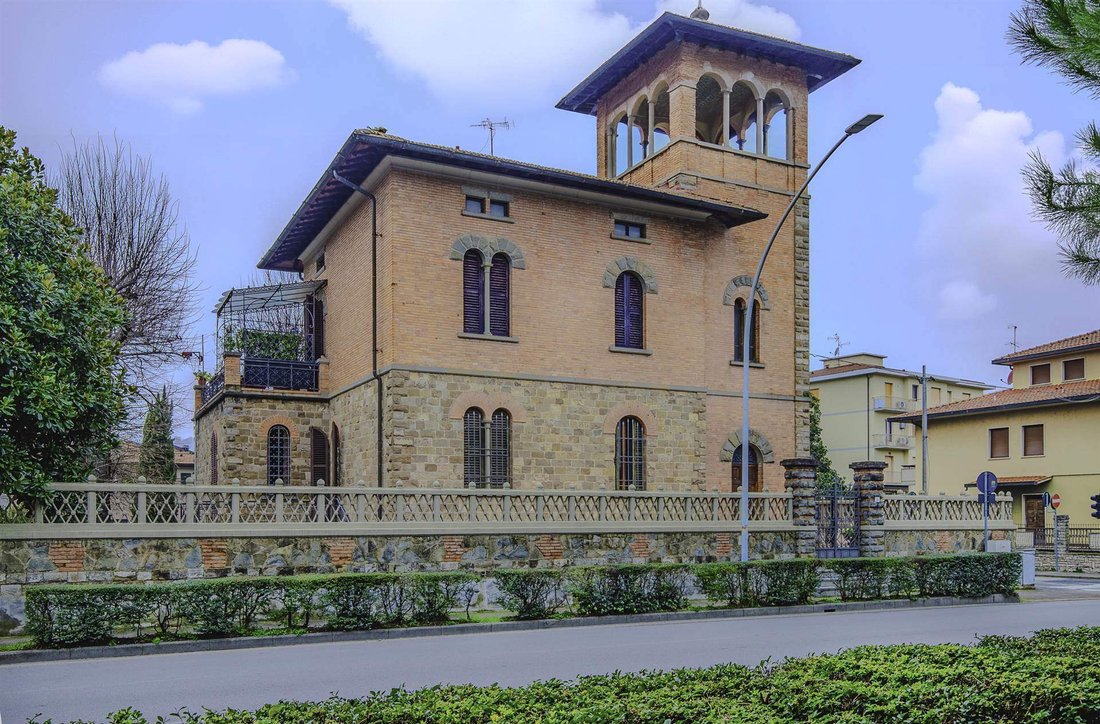 Villa in San Giovanni Valdarno, Tuscany, Italy 2 - 16893523