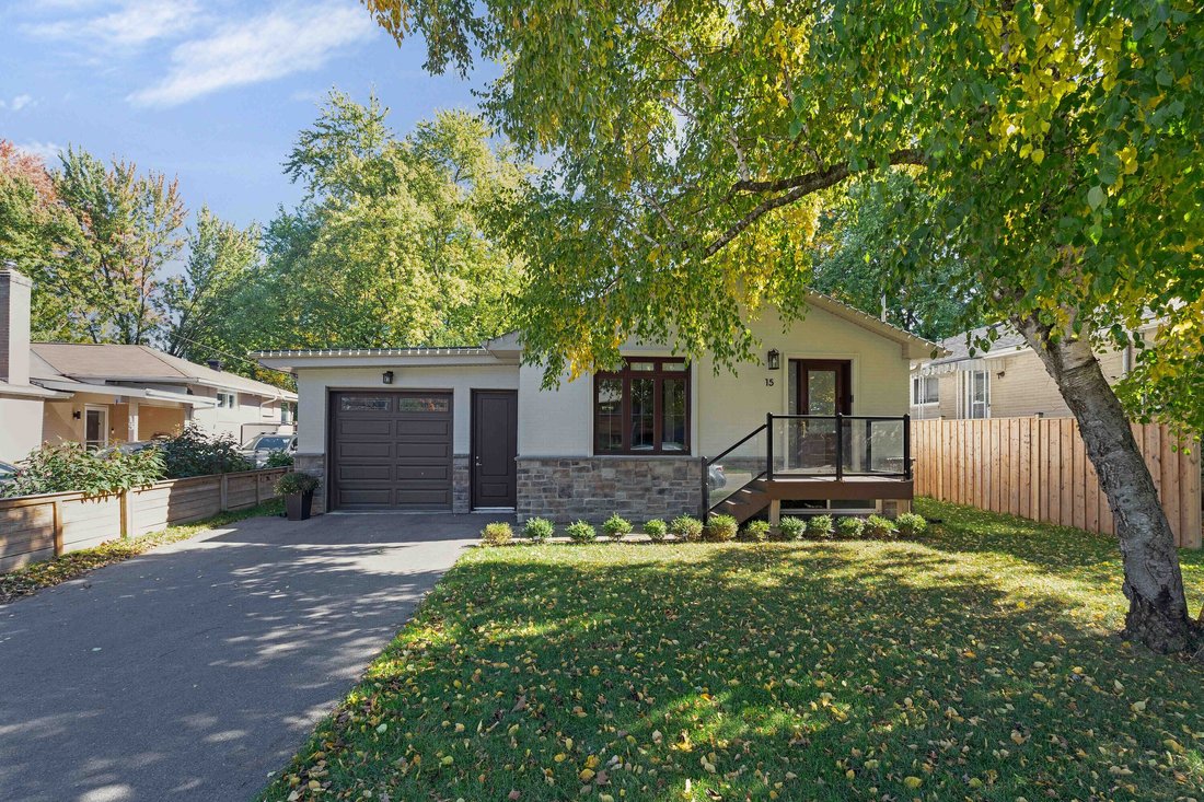 House in Aurora, Ontario, Canada 1 - 16892112