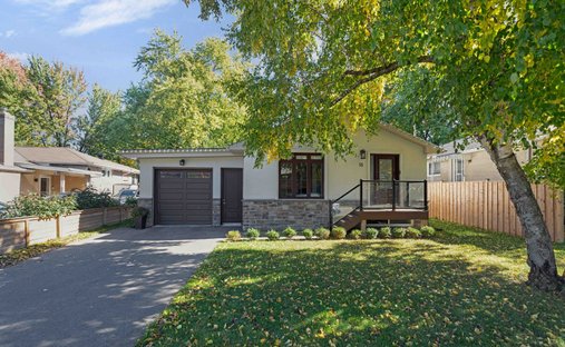 House in Aurora, Ontario, Canada 1