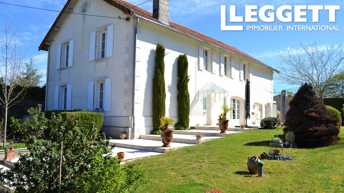 House in Villebois-Lavalette, Nouvelle-Aquitaine, France 1 - 16893656