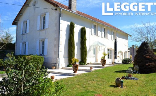 Haus in Villebois-Lavalette, Neu-Aquitanien, Frankreich 1