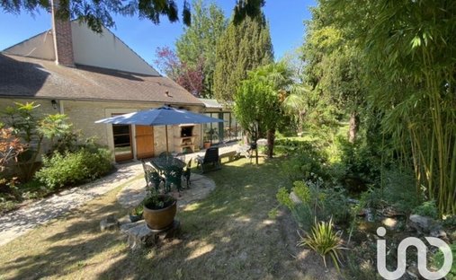 House in Acheres-la-Foret, Ile-de-France, France 1
