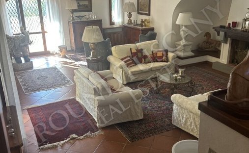 Castle for Sale in Tuscany, Italy