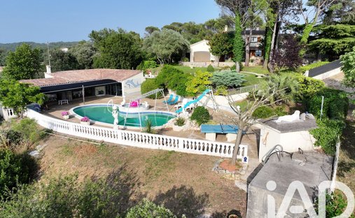 House in Village-Rieu, Saint-Privat-des-Vieux, France 1