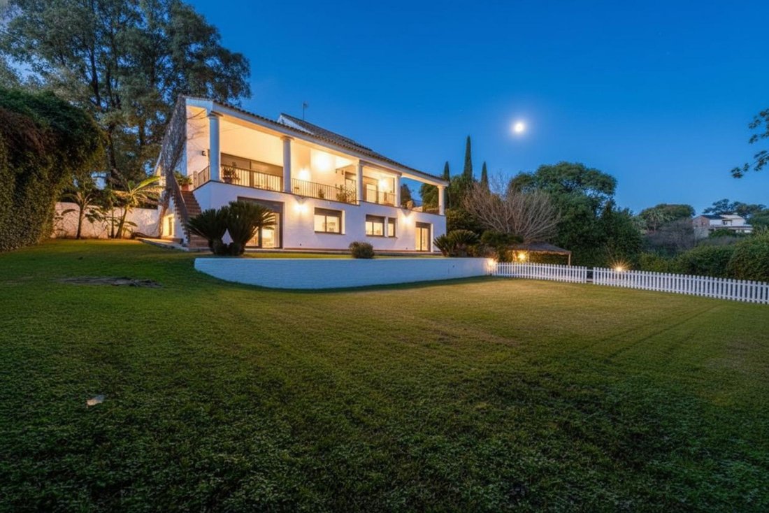 Villa in Mairena del Aljarafe, Andalusia, Spain 1 - 16894929