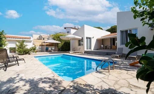 Villa in Peyia, Paphos, Cyprus 1