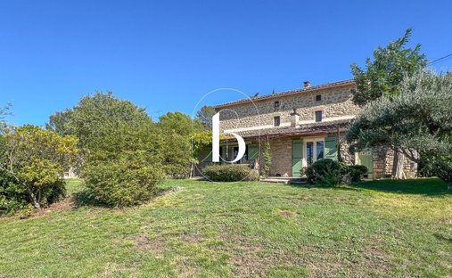 Sale Of Château Uzes, 295m² 11 Rooms €1,700,000 With Terrace
