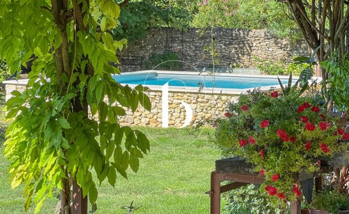 Sale Of Château Uzes, 295m² 11 Rooms €1,700,000 With Terrace