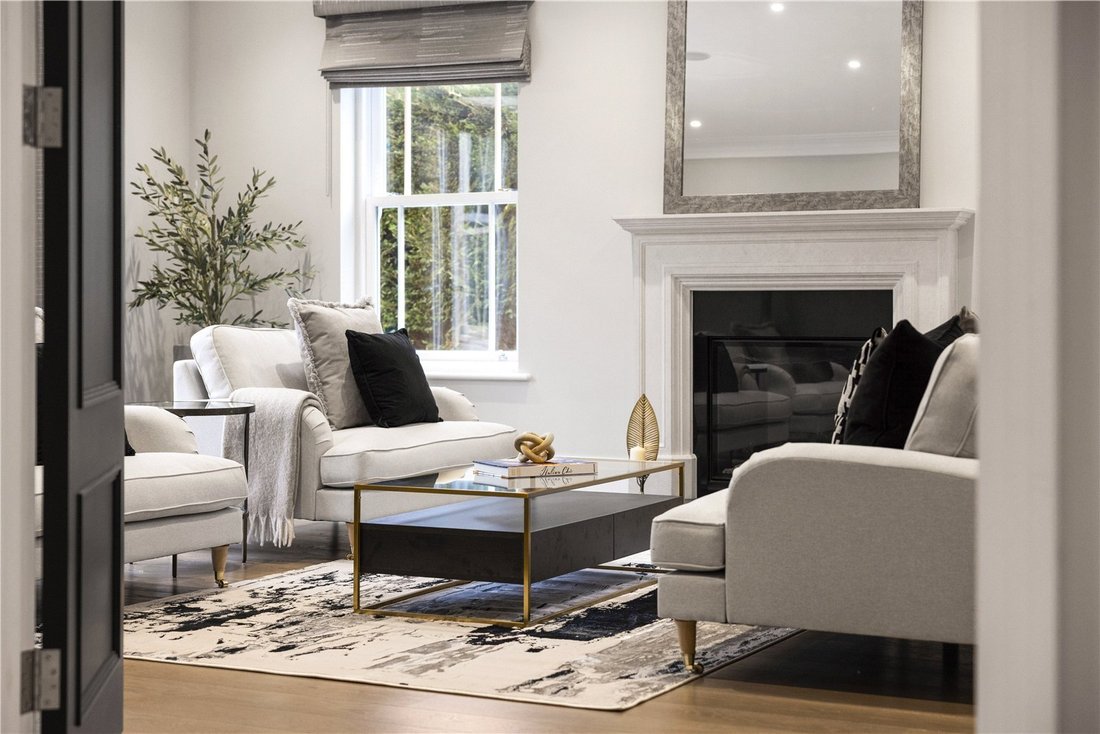 House in Sunningdale, England 3 - 14741784