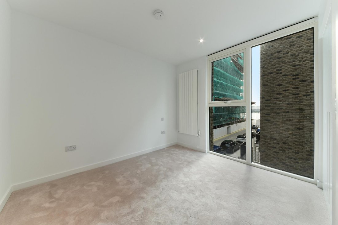 Townhouse in Victoria Docks, Newham, England 4 - 16891470