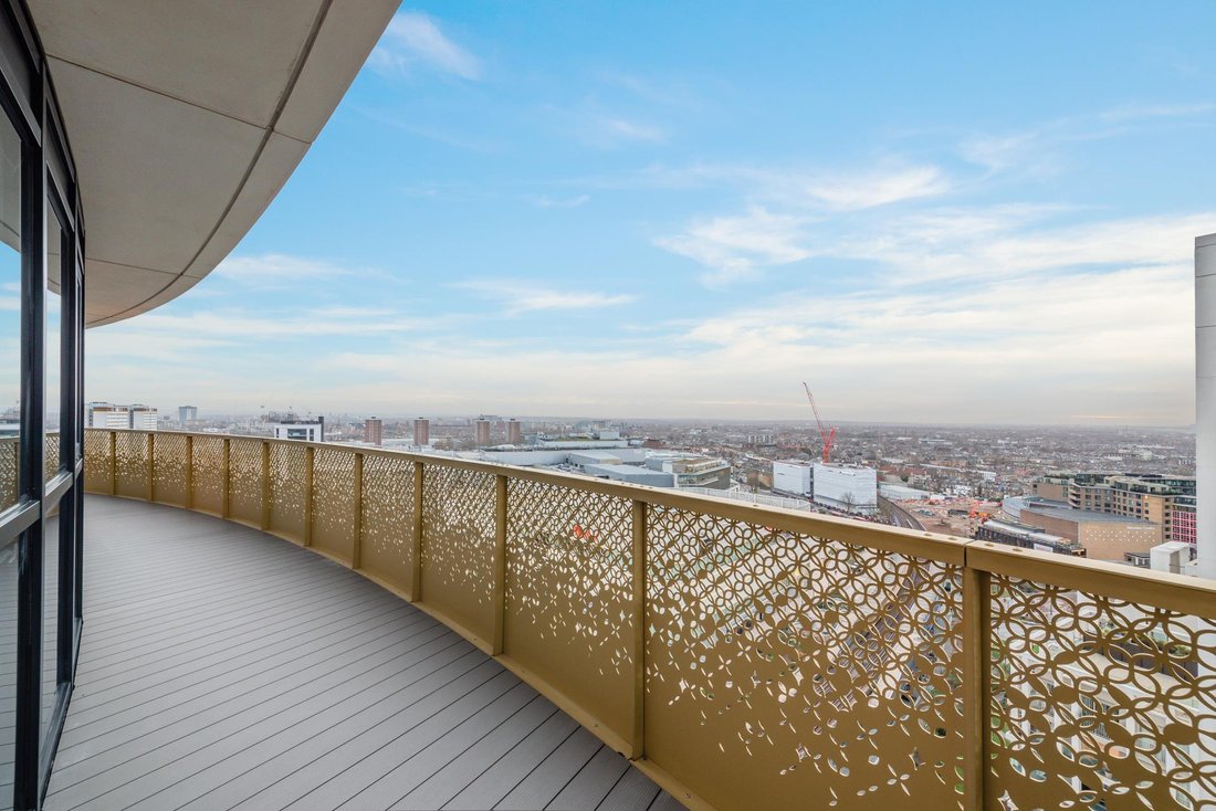Apartment in White City, Hammersmith and Fulham, England 1 - 16890854