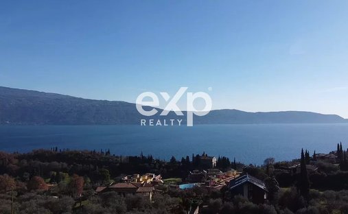 Castle for Sale in Lesa, Italy