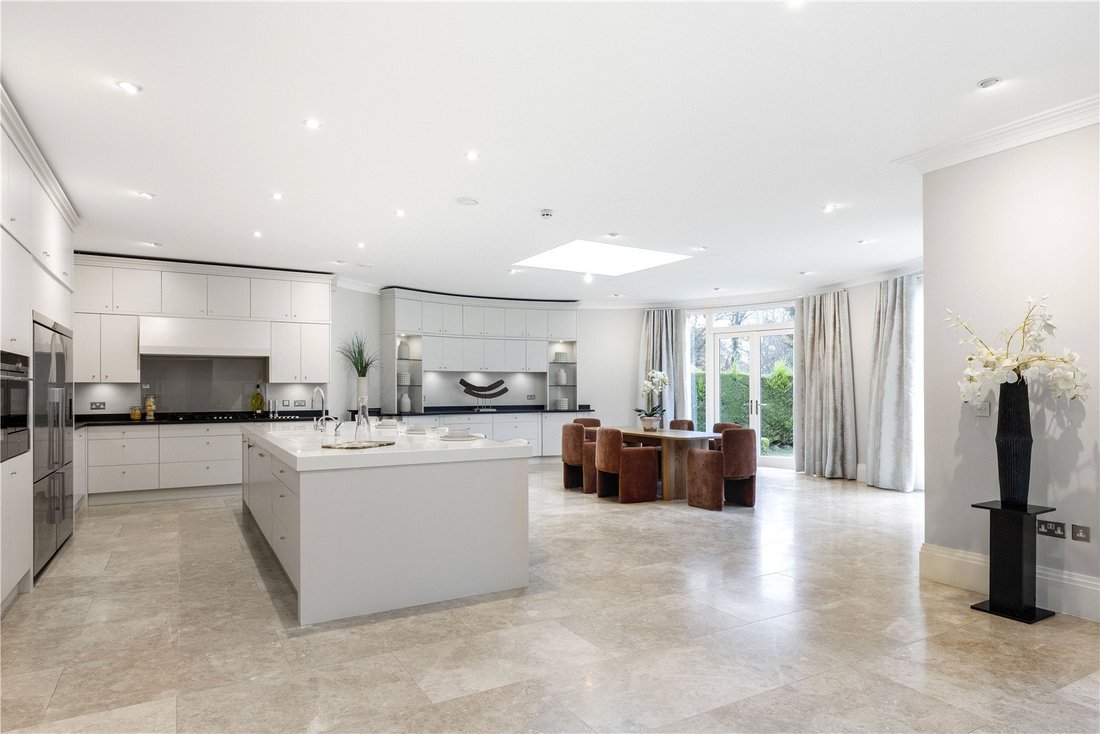 House in Sunningdale, England 4 - 14741784