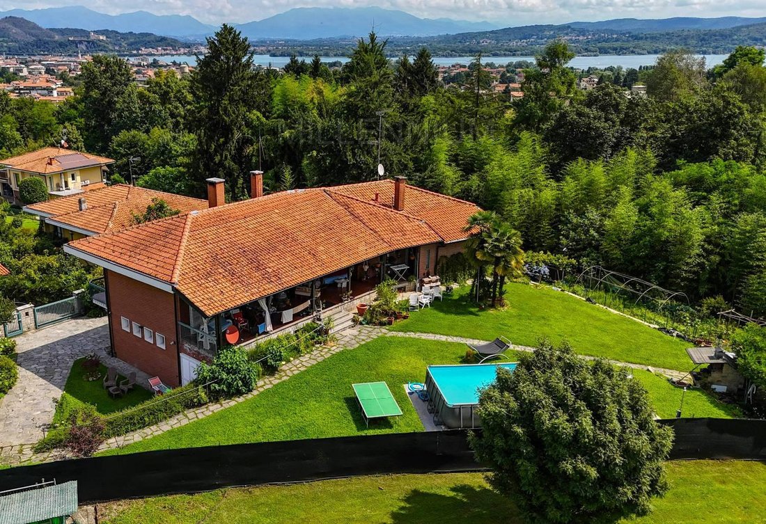 Villa in Arona, Piedmont, Italy 1 - 16892959