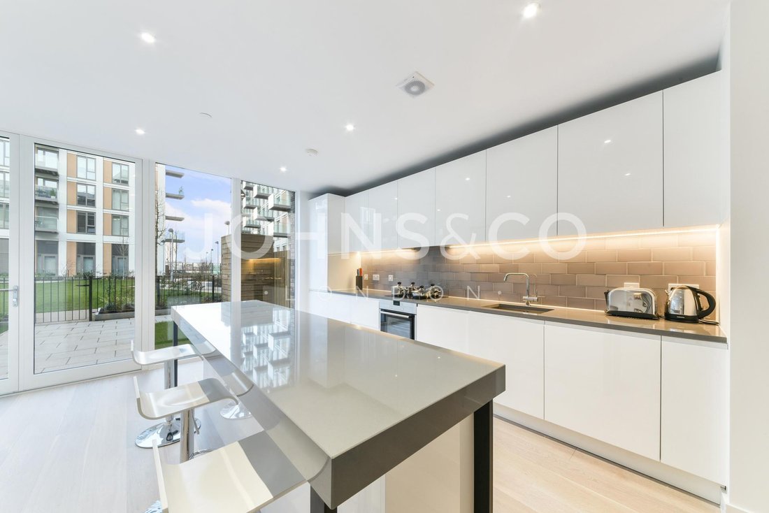 Townhouse in Victoria Docks, Newham, England 3 - 16890937