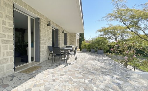 Castle for Sale in Aix-en-Provence, Provence-Alpes-Côte d'Azur, France