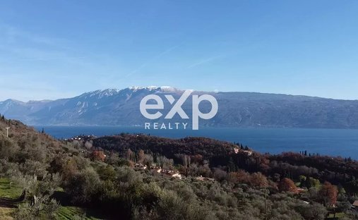 Castle for Sale in Lesa, Italy