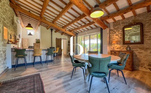 Sale Of Château Uzes, 295m² 11 Rooms €1,700,000 With Terrace