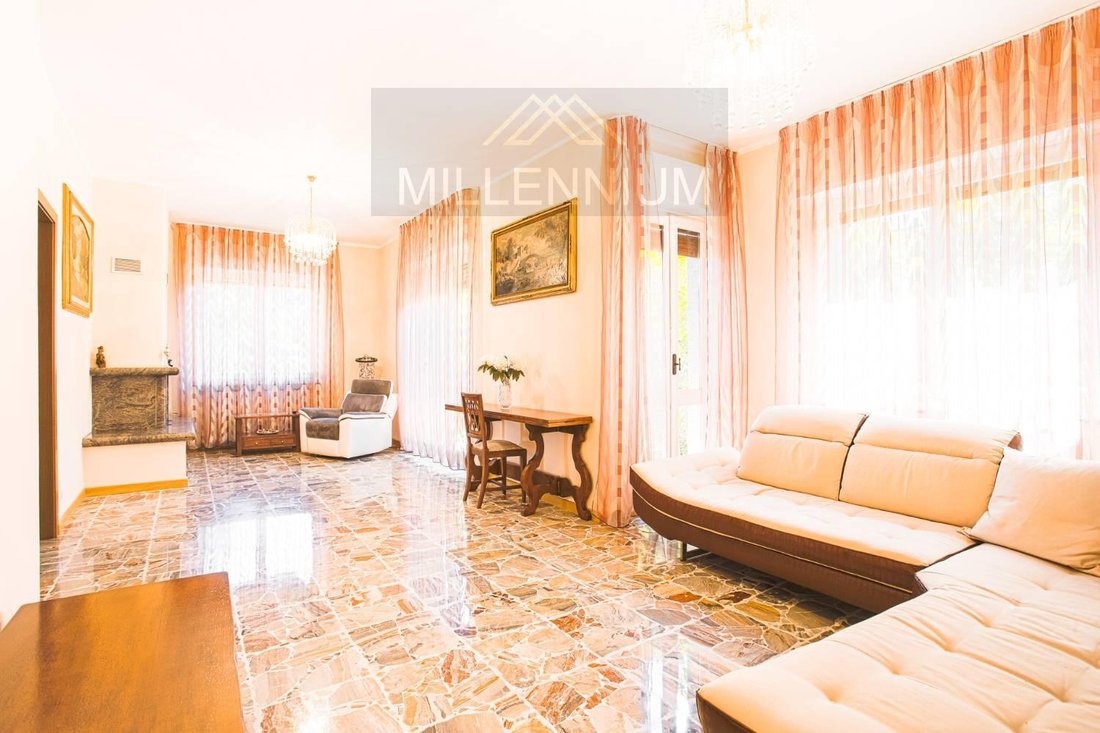 Villa in Arona, Piedmont, Italy 3 - 16892965