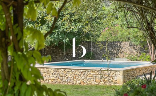 Sale Of Château Uzes, 295m² 11 Rooms €1,700,000 With Terrace