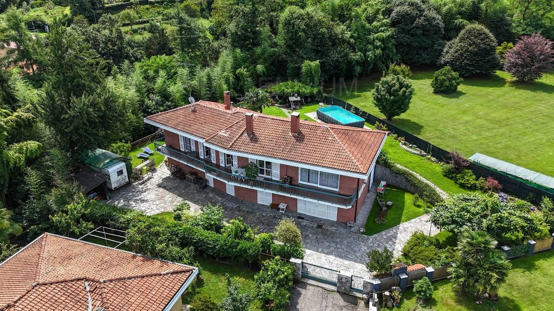 Villa in Arona, Piedmont, Italy 2 - 16892959