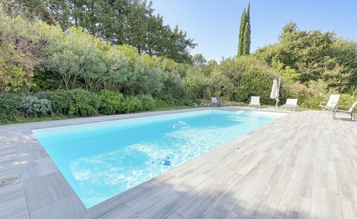 Castle for Sale in Aix-en-Provence, Provence-Alpes-Côte d'Azur, France