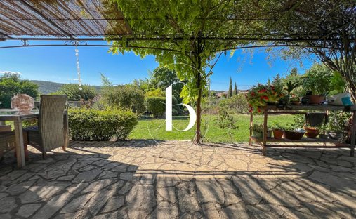 Sale Of Château Uzes, 295m² 11 Rooms €1,700,000 With Terrace