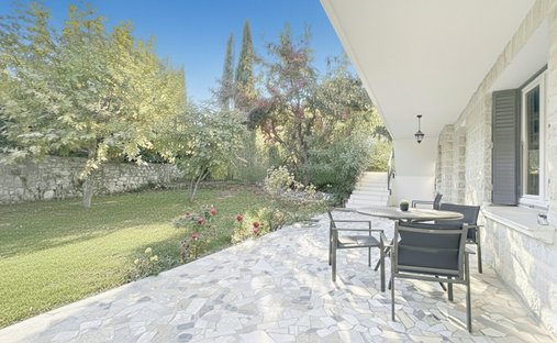 Castle for Sale in Aix-en-Provence, Provence-Alpes-Côte d'Azur, France