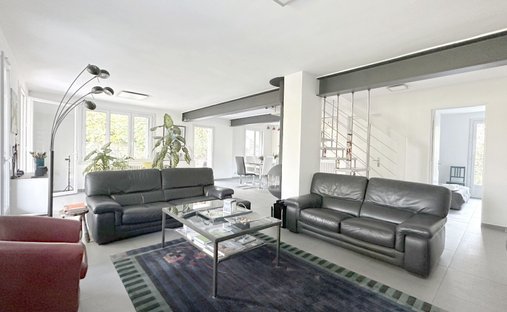 Castle for Sale in Aix-en-Provence, Provence-Alpes-Côte d'Azur, France