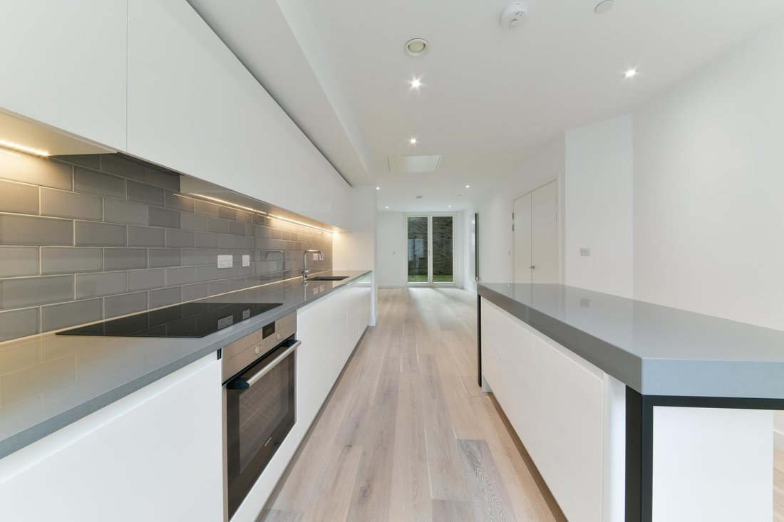Townhouse in Victoria Docks, Newham, England 2 - 16891470