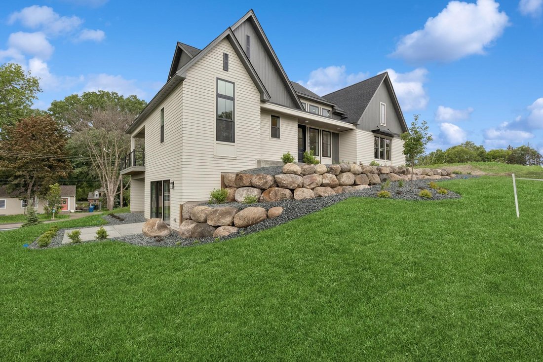 House in Little Canada, Minnesota, United States 2 - 16891464