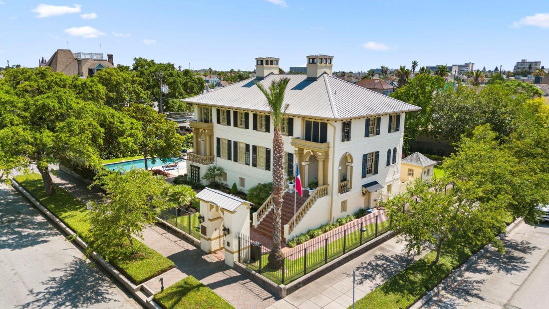 House in Galveston, Texas, United States 2 - 16891932