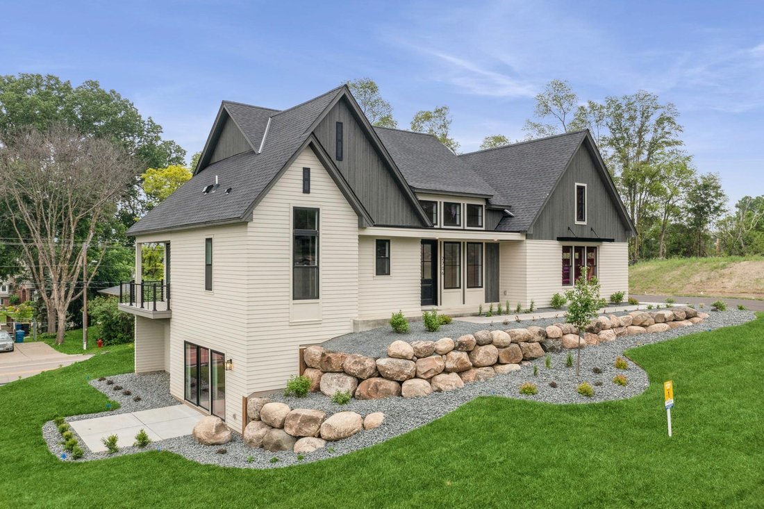 House in Little Canada, Minnesota, United States 1 - 16891464