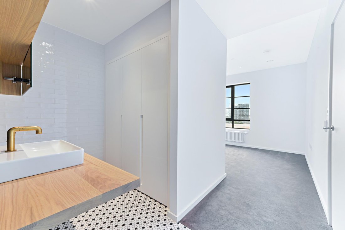 Apartment in Canning Town, Newham, England 4 - 16891079