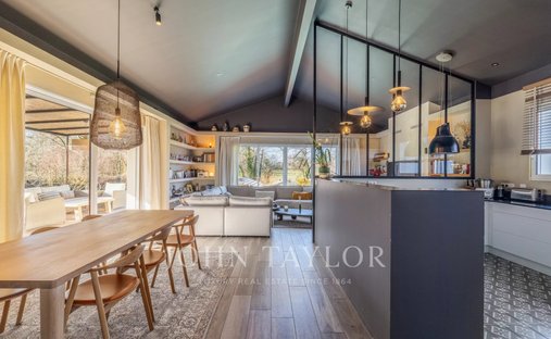 Propriété D'exception Avec 2 Maisons Indépendantes, Piscine Et Jardin Paysager