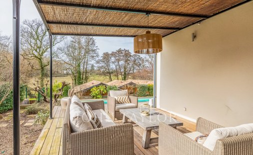 Propriété D'exception Avec 2 Maisons Indépendantes, Piscine Et Jardin Paysager