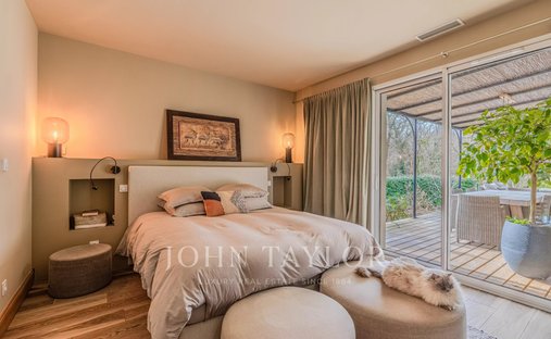 Propriété D'exception Avec 2 Maisons Indépendantes, Piscine Et Jardin Paysager