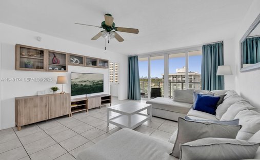 Condo in Miami Beach, Florida, United States 1