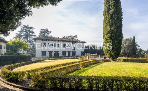 Castle for Sale in Tuscany, Italy