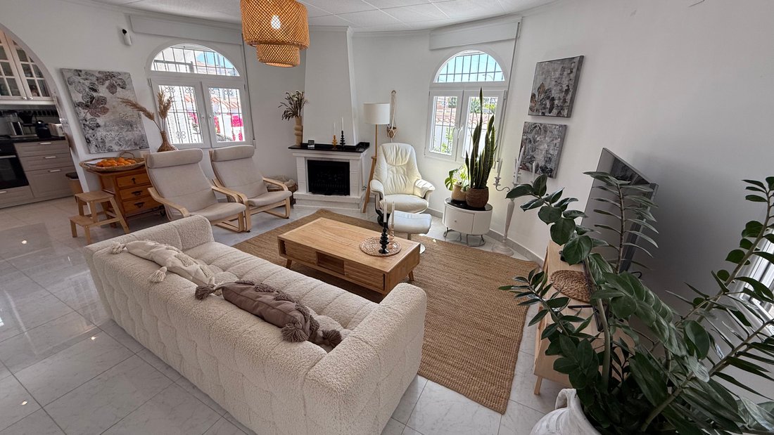 Chalet in Torrevieja, Valencian Community, Spain 4 - 16896356
