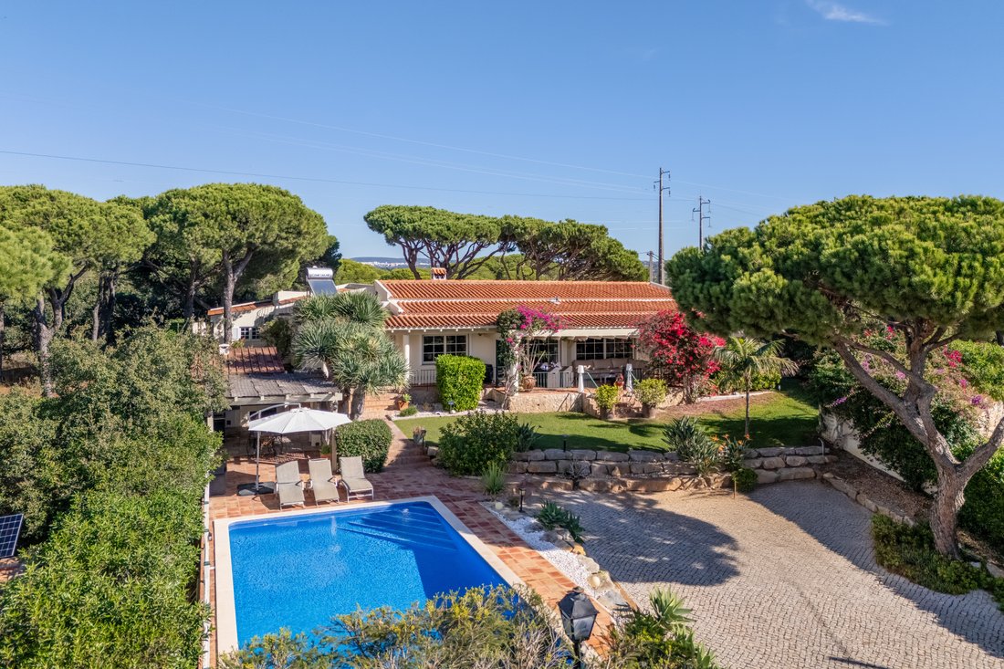Villa en Quarteira, Algarve, Portugal 1 - 16785465