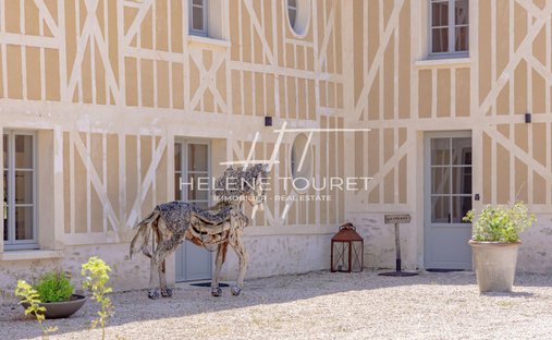 Castle for Sale in Chantilly, Hauts-de-France, France