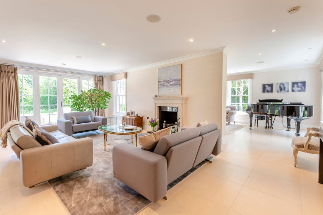 House in Sunningdale, England 5 - 16900202